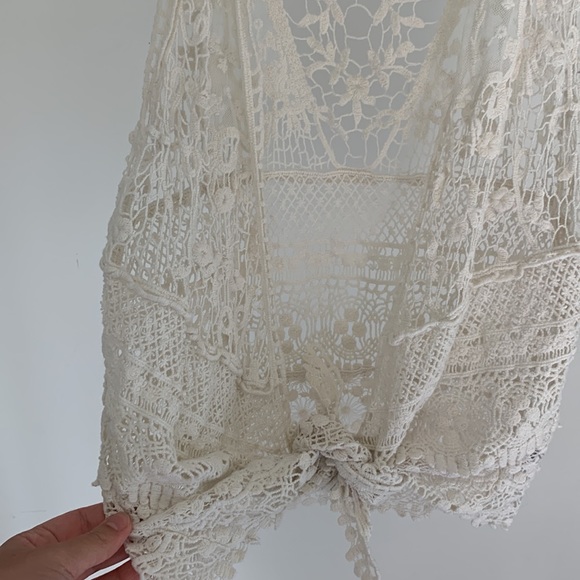 Mossimo Supply Company. Lace tank overlay. Size: M/L. - Picture 8 of 10